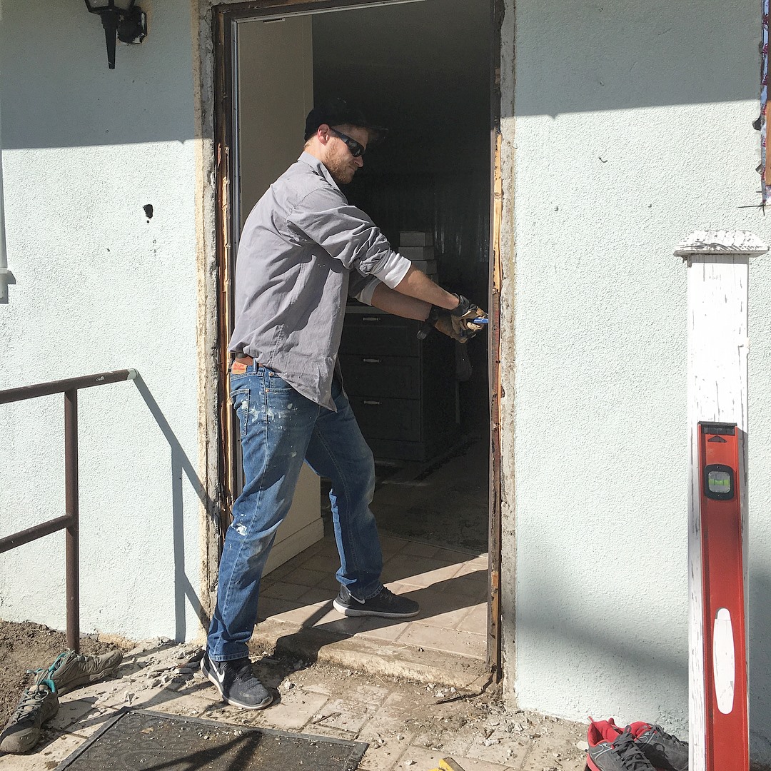 san antonio handyman replacing door